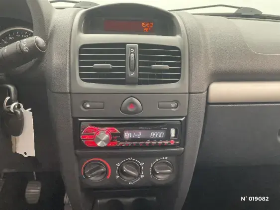 RENAULT CLIO CAMPUS II - voiture d'occasion - Photo 13