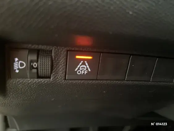 PEUGEOT 208 II - voiture d'occasion - Photo 15