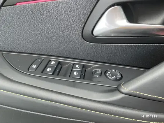 PEUGEOT 208 II - voiture d'occasion - Photo 15