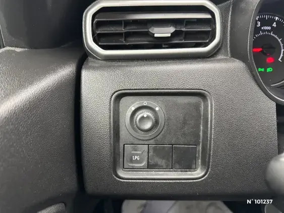 DACIA DUSTER II - voiture d'occasion - Photo 15