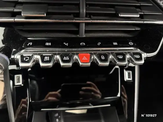 PEUGEOT 2008 II - voiture d'occasion - Photo 15