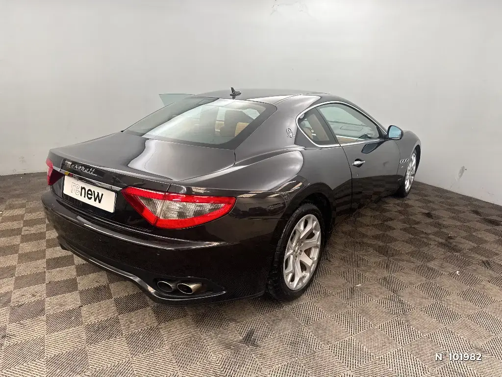 MASERATI GRANTURISMO - Miniature 2