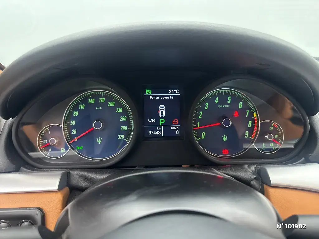 MASERATI GRANTURISMO - Miniature 8