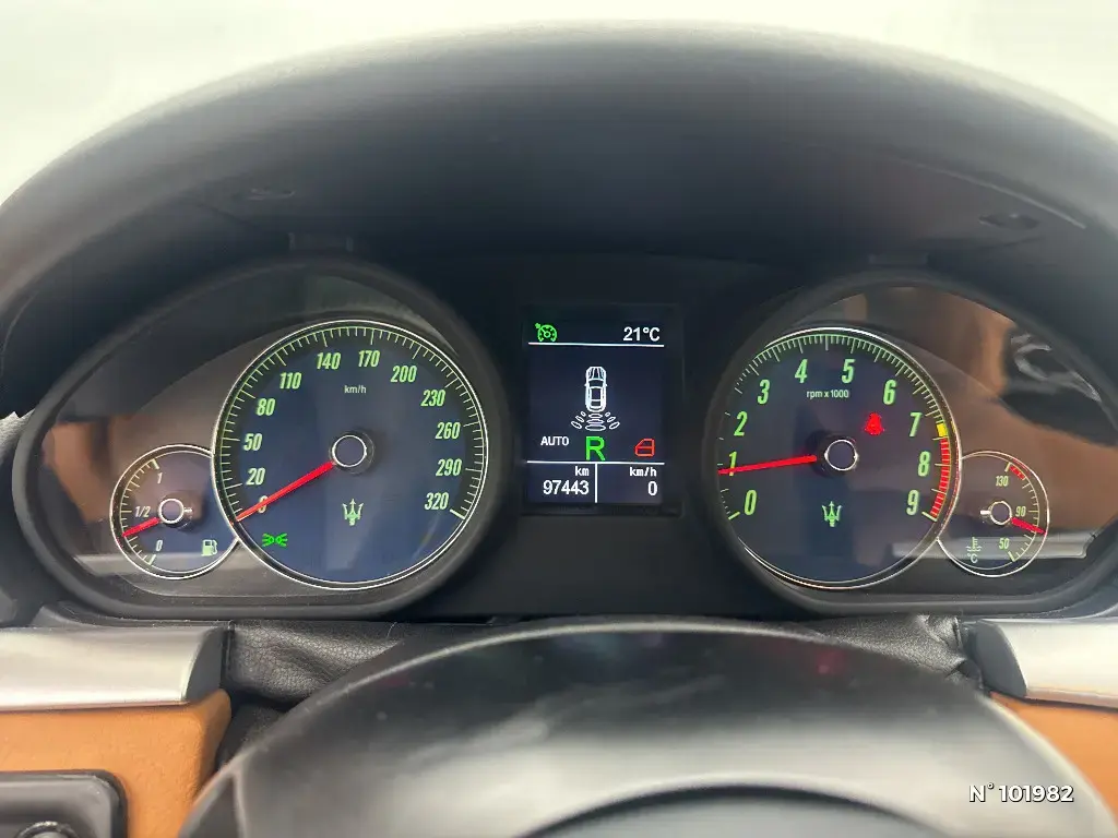 MASERATI GRANTURISMO - Miniature 9