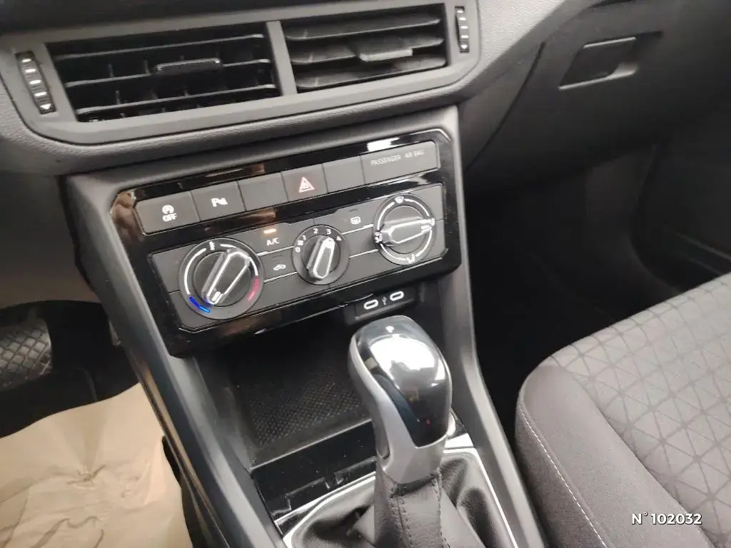 VOLKSWAGEN T-CROSS - Miniature 10