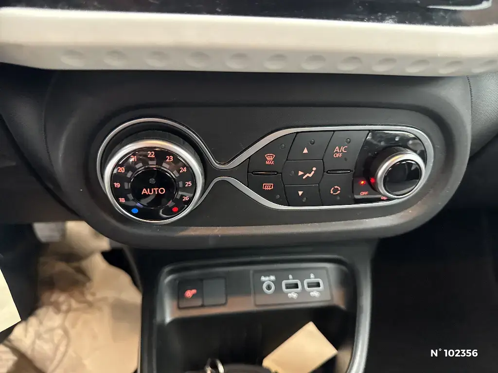 RENAULT TWINGO III - Miniature 10