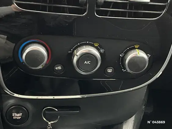 RENAULT CLIO IV - voiture d'occasion - Photo 14