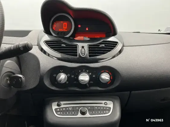 RENAULT TWINGO II - voiture d'occasion - Photo 13