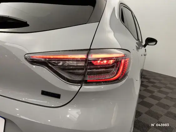 RENAULT CLIO V - voiture d'occasion - Photo 26