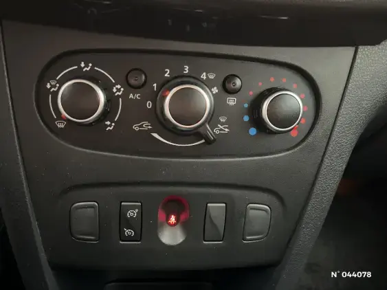 DACIA SANDERO II - voiture d'occasion - Photo 14