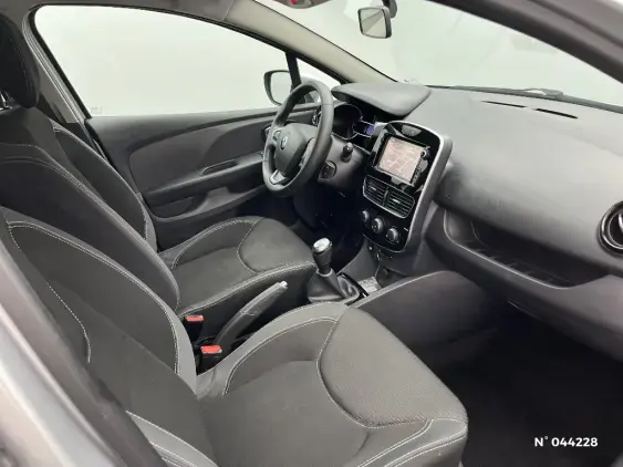 RENAULT CLIO IV - voiture d'occasion - Photo 10