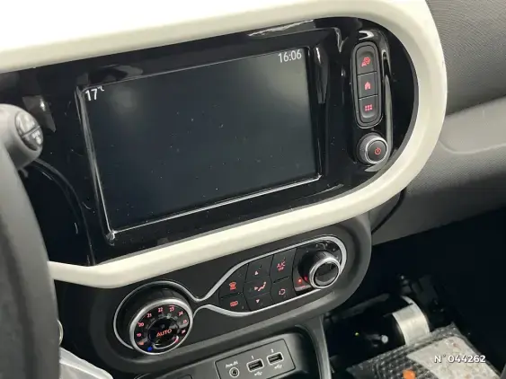 RENAULT TWINGO III - voiture d'occasion - Photo 13