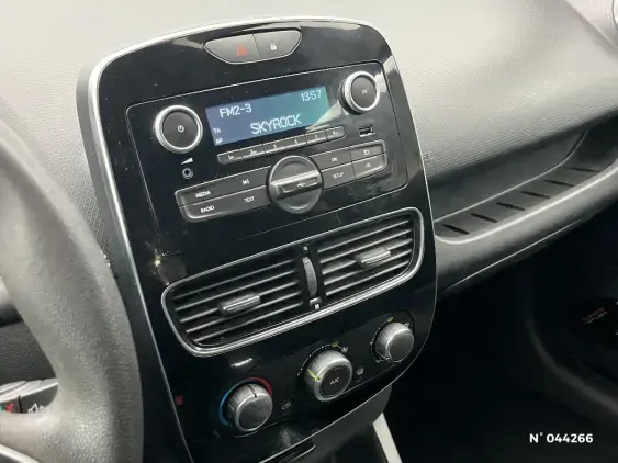 RENAULT CLIO IV - voiture d'occasion - Photo 13