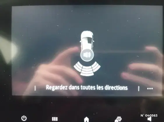 RENAULT CLIO V - voiture d'occasion - Photo 14