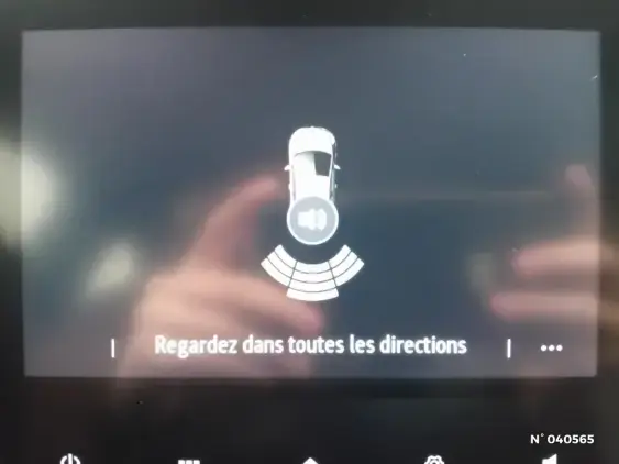 RENAULT CLIO V - voiture d'occasion - Photo 14