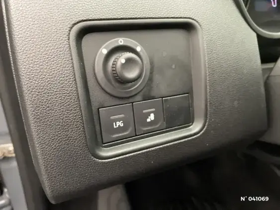 DACIA DUSTER II - voiture d'occasion - Photo 15
