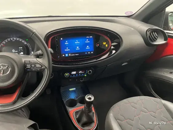 TOYOTA AYGO X - voiture d'occasion - Photo 13
