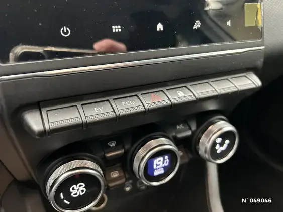 RENAULT CLIO V - voiture d'occasion - Photo 24