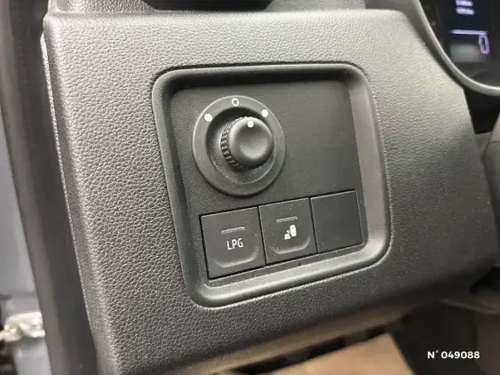 DACIA DUSTER II - voiture d'occasion - Photo 14