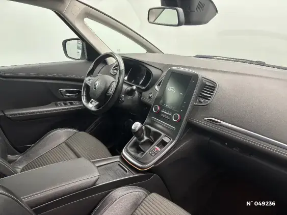 RENAULT SCENIC IV - voiture d'occasion - Photo 10