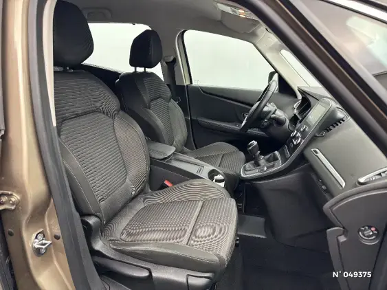 RENAULT SCENIC IV - voiture d'occasion - Photo 10