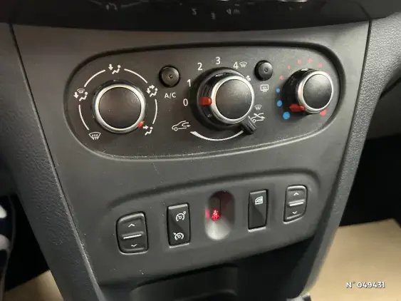 DACIA SANDERO II - voiture d'occasion - Photo 23