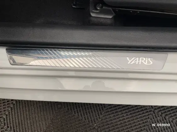 TOYOTA YARIS IV - voiture d'occasion - Photo 23