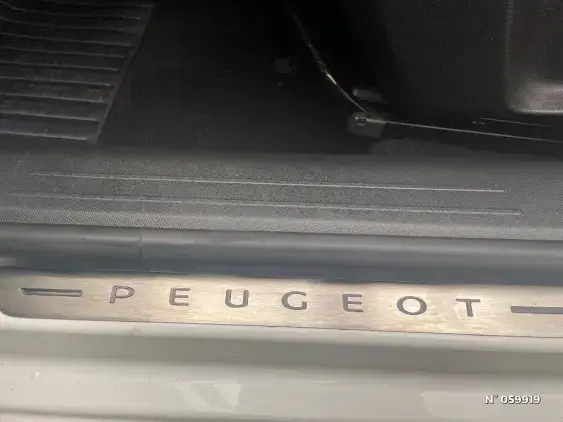 PEUGEOT 208 BUSINESS R II - voiture d'occasion - Photo 31