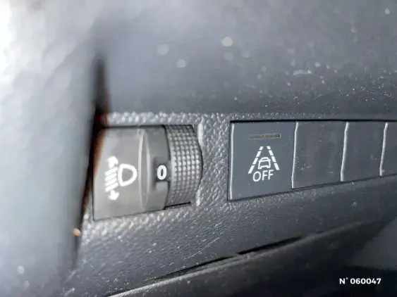 PEUGEOT 2008 II - voiture d'occasion - Photo 15