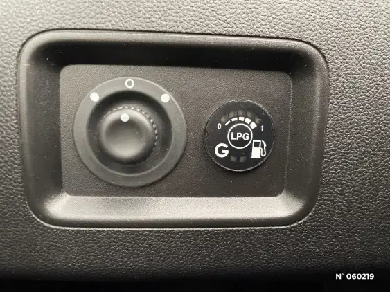 DACIA DUSTER II - voiture d'occasion - Photo 15