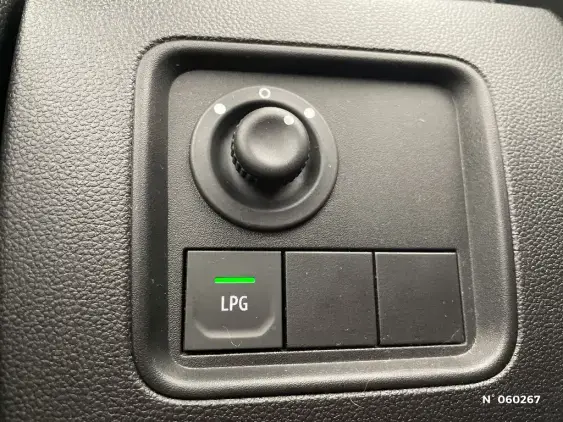 DACIA DUSTER II - voiture d'occasion - Photo 14