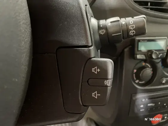 RENAULT CLIO III SOCIETE - voiture d'occasion - Photo 25