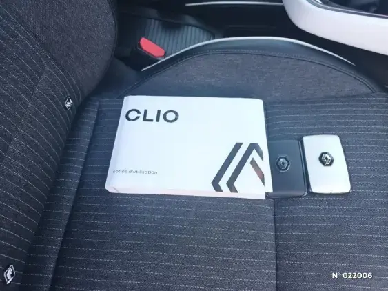 RENAULT CLIO V - voiture d'occasion - Photo 26