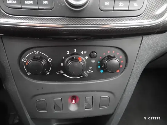 DACIA SANDERO II - voiture d'occasion - Photo 14