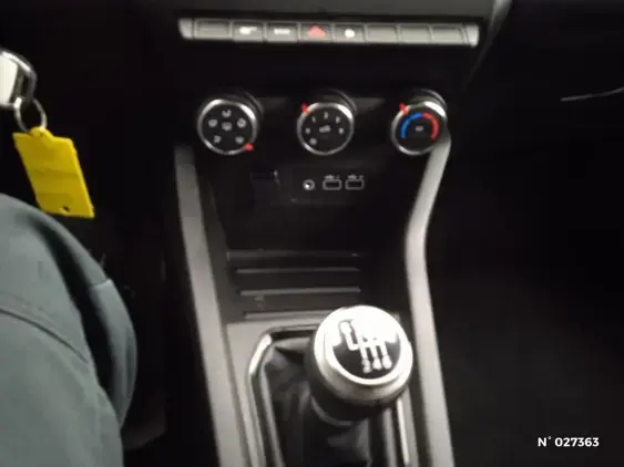 RENAULT CLIO V - voiture d'occasion - Photo 27