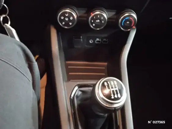 RENAULT CLIO V - voiture d'occasion - Photo 27