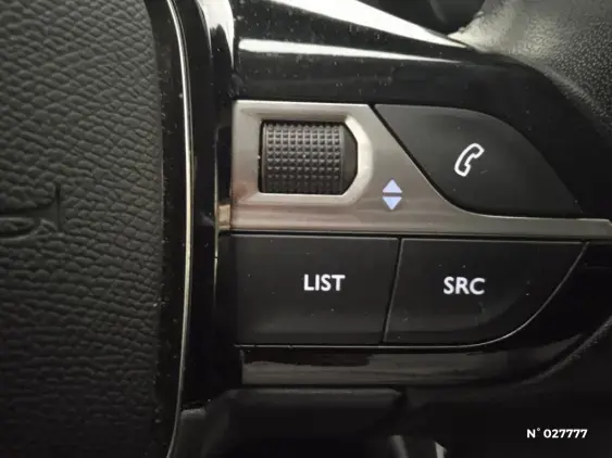 PEUGEOT 2008 II - voiture d'occasion - Photo 26