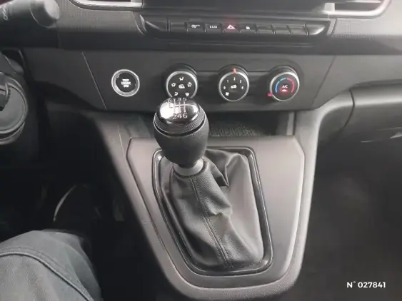 RENAULT KANGOO III - voiture d'occasion - Photo 28