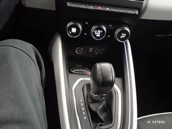 RENAULT CLIO V - voiture d'occasion - Photo 28
