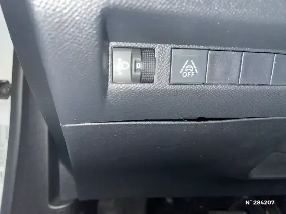 PEUGEOT 2008 II - voiture d'occasion - Photo 15