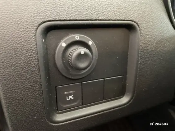 DACIA DUSTER II - voiture d'occasion - Photo 15
