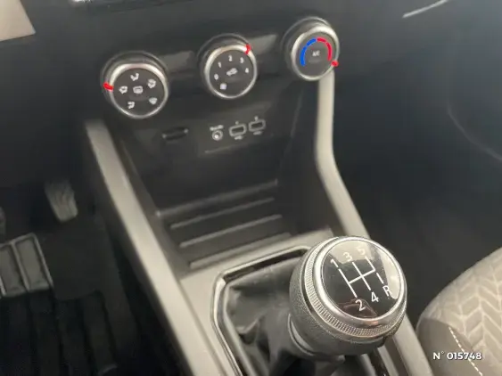 RENAULT CLIO V - voiture d'occasion - Photo 26