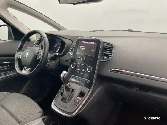 RENAULT SCENIC IV - voiture d'occasion - Photo 10