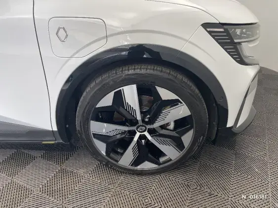 RENAULT MEGANE V - voiture d'occasion - Photo 8