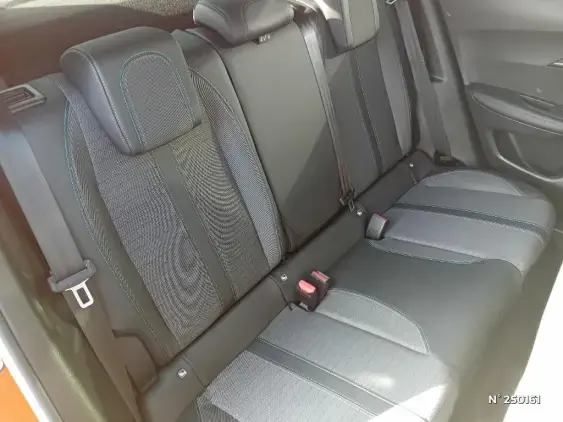 PEUGEOT 2008 II - voiture d'occasion - Photo 11