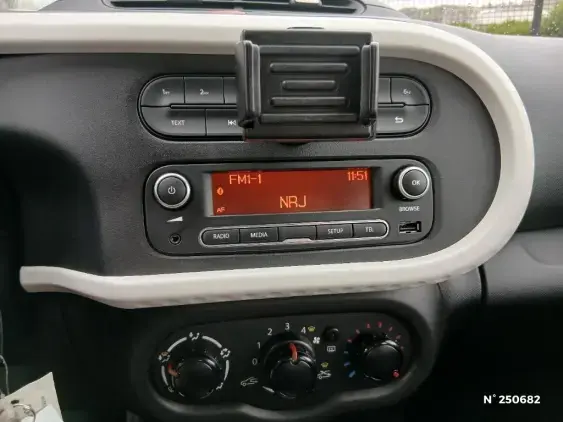 RENAULT TWINGO III - voiture d'occasion - Photo 13
