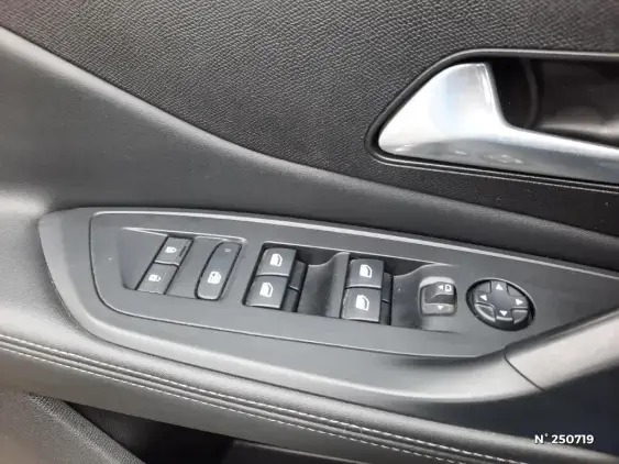 PEUGEOT 308 III - voiture d'occasion - Photo 24