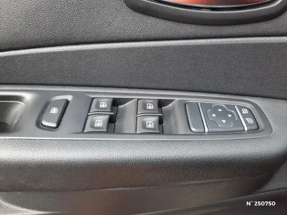 RENAULT CAPTUR - voiture d'occasion - Photo 14