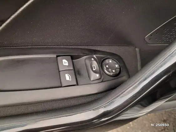 PEUGEOT 208 - voiture d'occasion - Photo 23