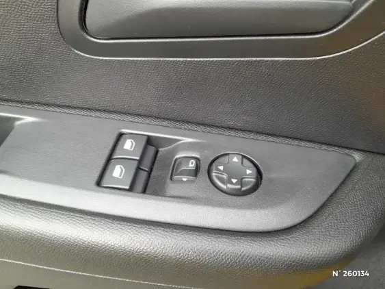 PEUGEOT 208 BUSINESS R II - voiture d'occasion - Photo 23